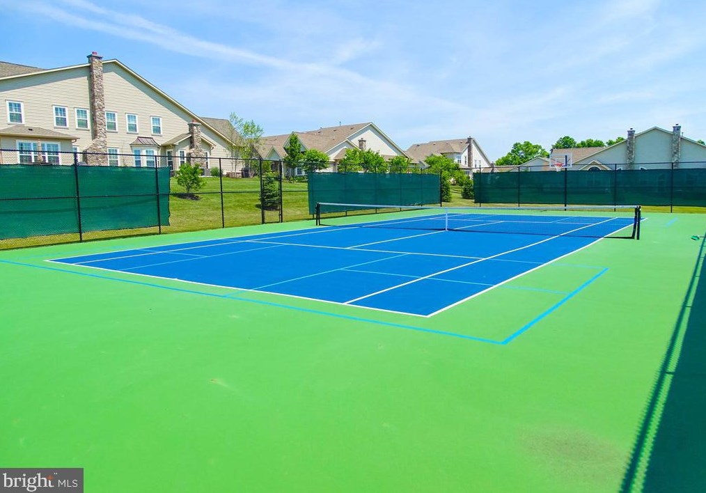 221 Willow Dr, Upper Makefield PA 18940-2458 exterior