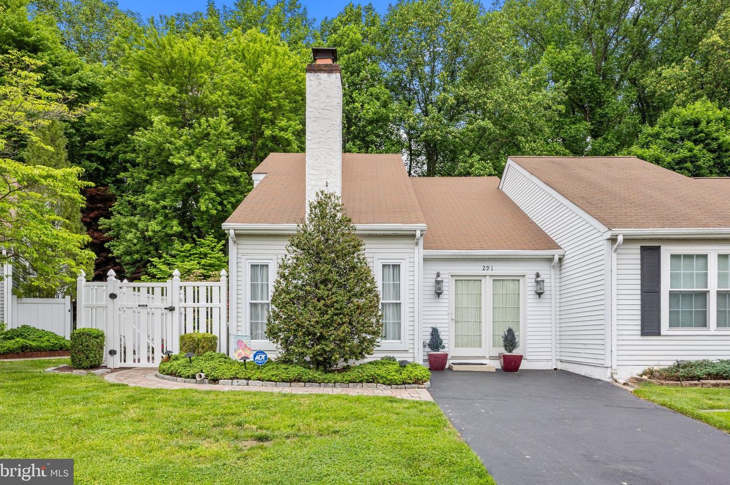 291 Woods Edge Pl, Langhorne, PA 19047-1011
