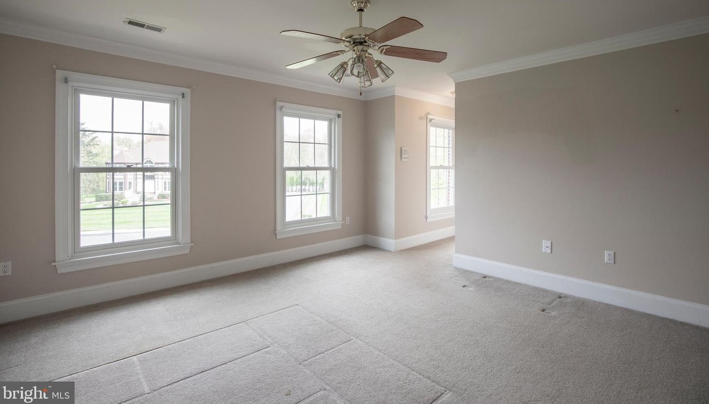 4 Bayshore Dr, Upper Makefield PA 18940-3805 exterior