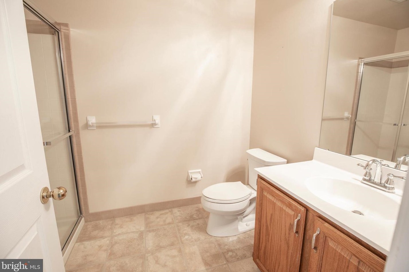 4 Bayshore Dr, Upper Makefield PA 18940-3805 exterior