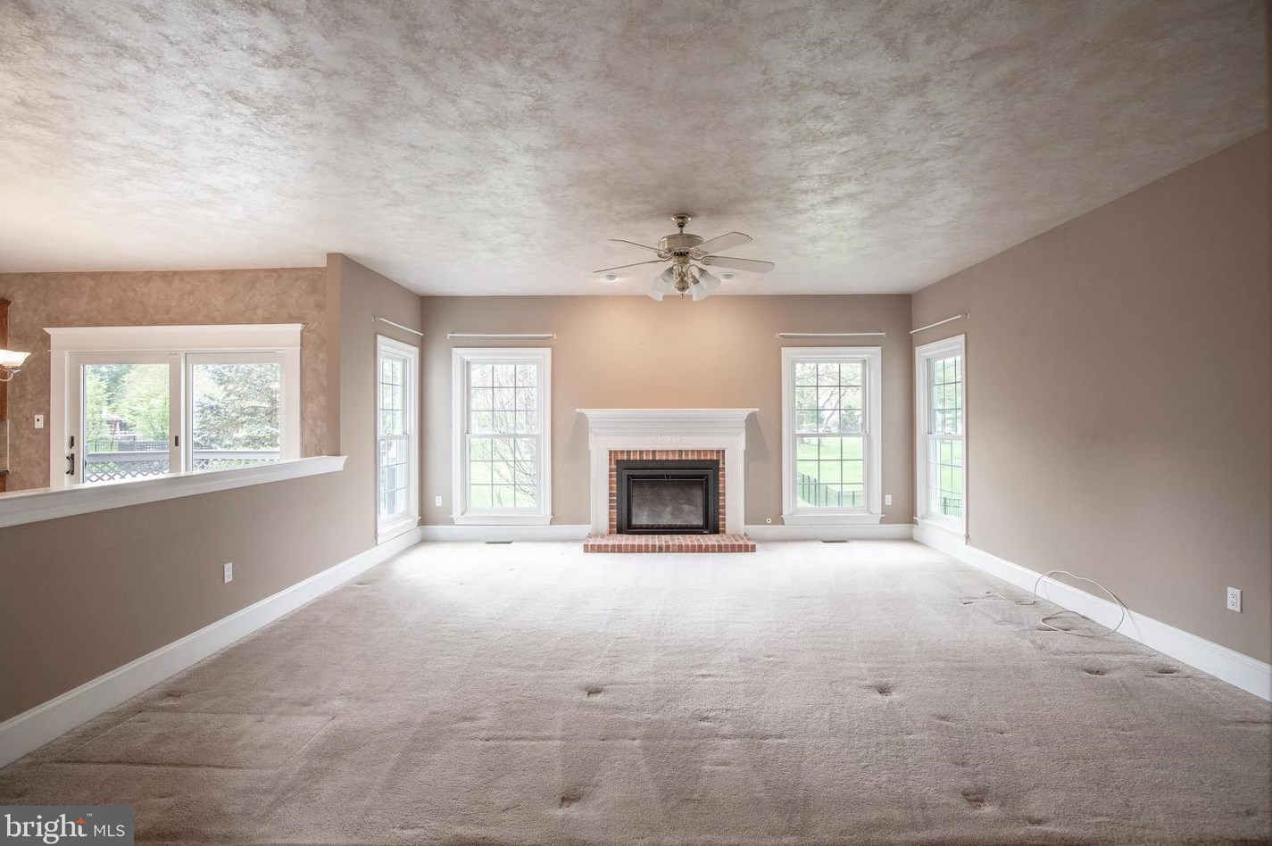 4 Bayshore Dr, Upper Makefield PA 18940-3805 exterior