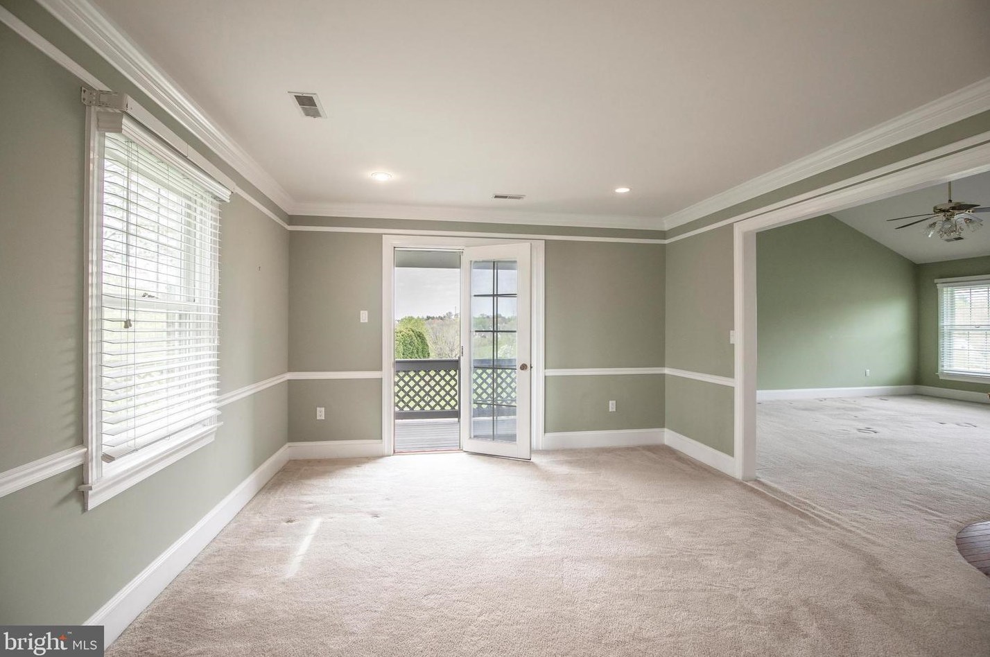 4 Bayshore Dr, Upper Makefield PA 18940-3805 exterior