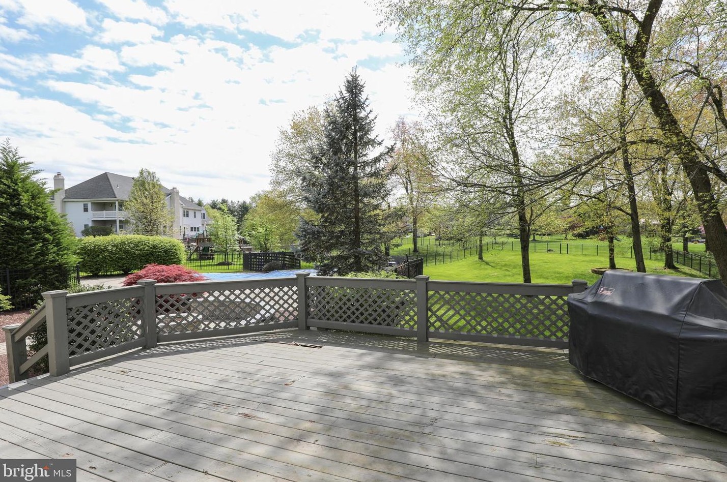 4 Bayshore Dr, Upper Makefield PA 18940-3805 exterior