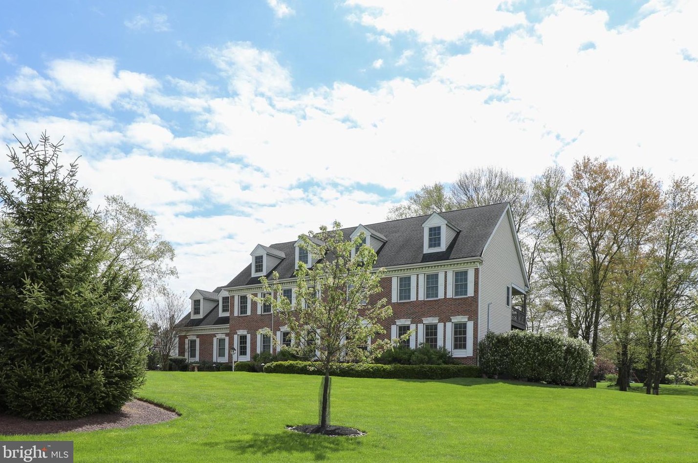 4 Bayshore Dr, Upper Makefield PA 18940-3805 exterior