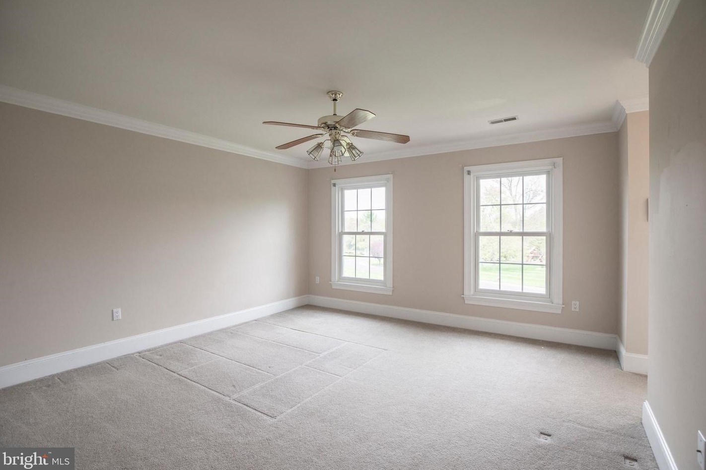 4 Bayshore Dr, Upper Makefield PA 18940-3805 exterior