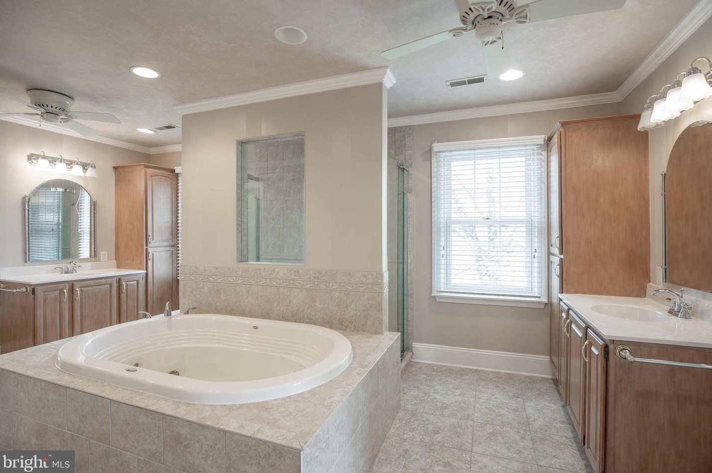 4 Bayshore Dr, Upper Makefield PA 18940-3805 exterior