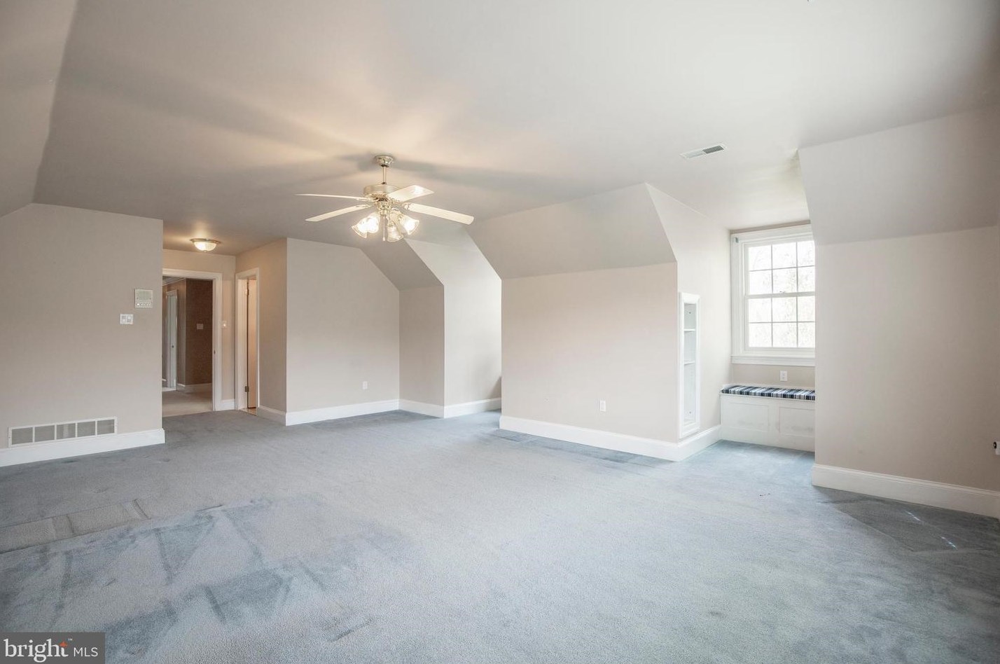 4 Bayshore Dr, Upper Makefield PA 18940-3805 exterior