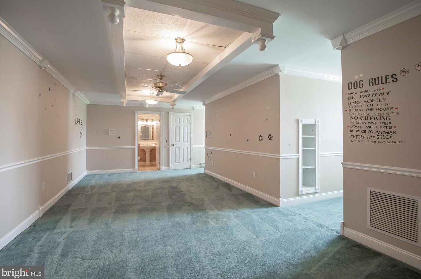 4 Bayshore Dr, Upper Makefield PA 18940-3805 exterior