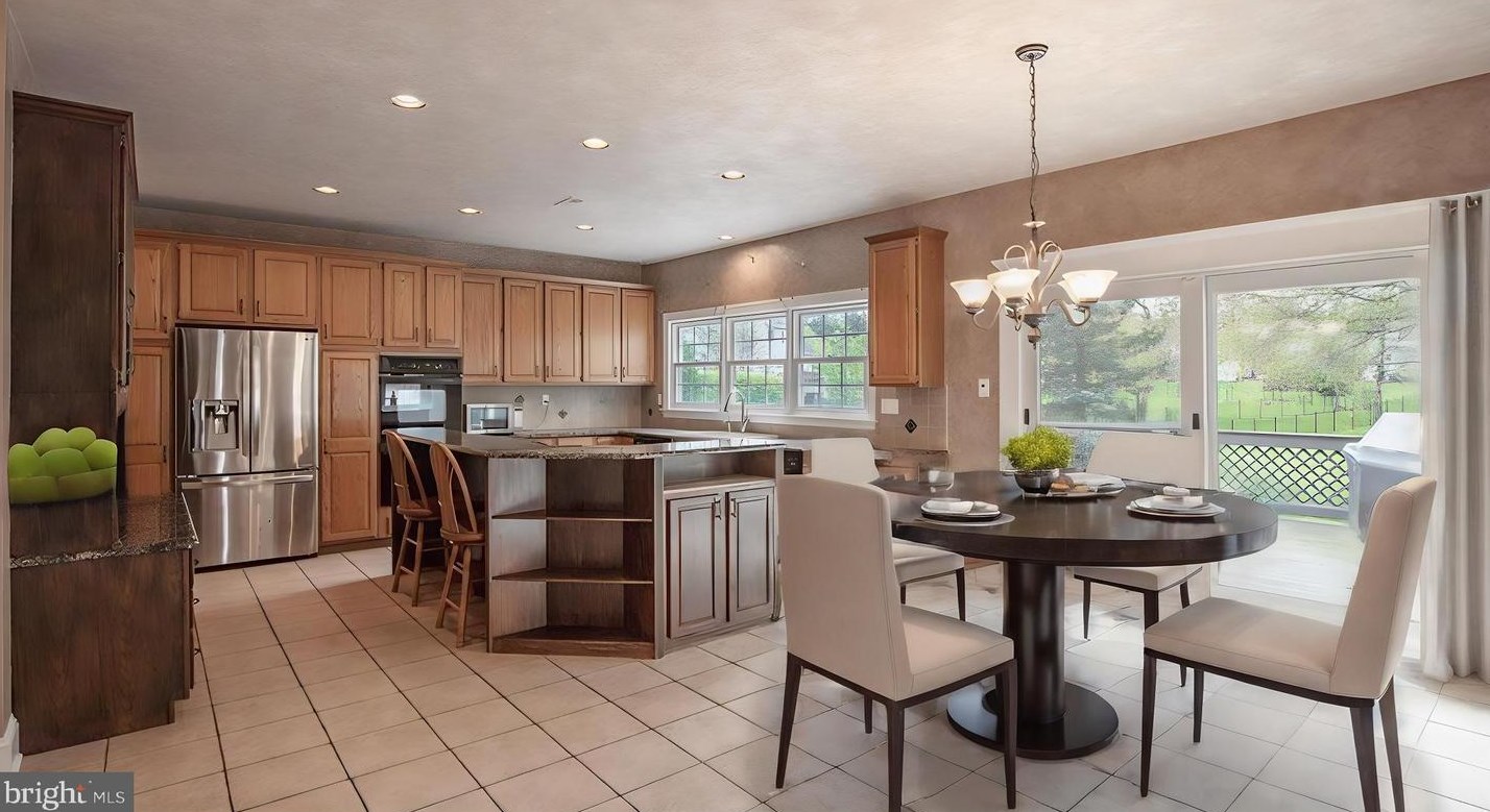 4 Bayshore Dr, Upper Makefield PA 18940-3805 exterior