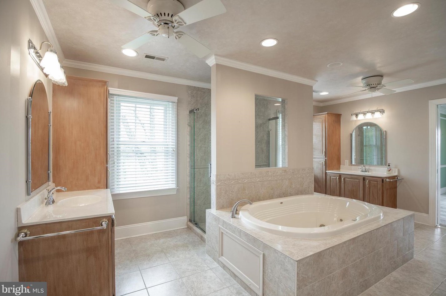 4 Bayshore Dr, Upper Makefield PA 18940-3805 exterior