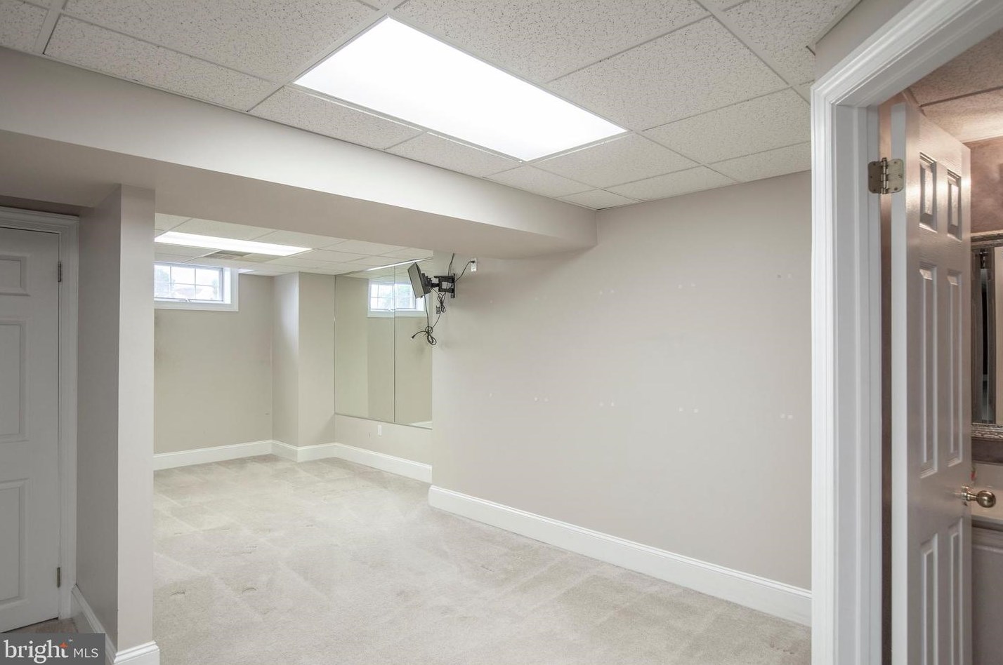 4 Bayshore Dr, Upper Makefield PA 18940-3805 exterior