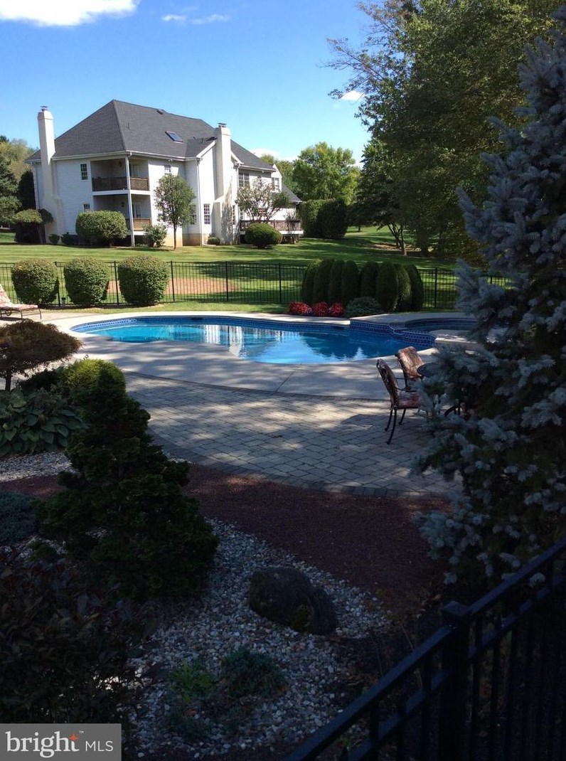 4 Bayshore Dr, Upper Makefield, PA 18940