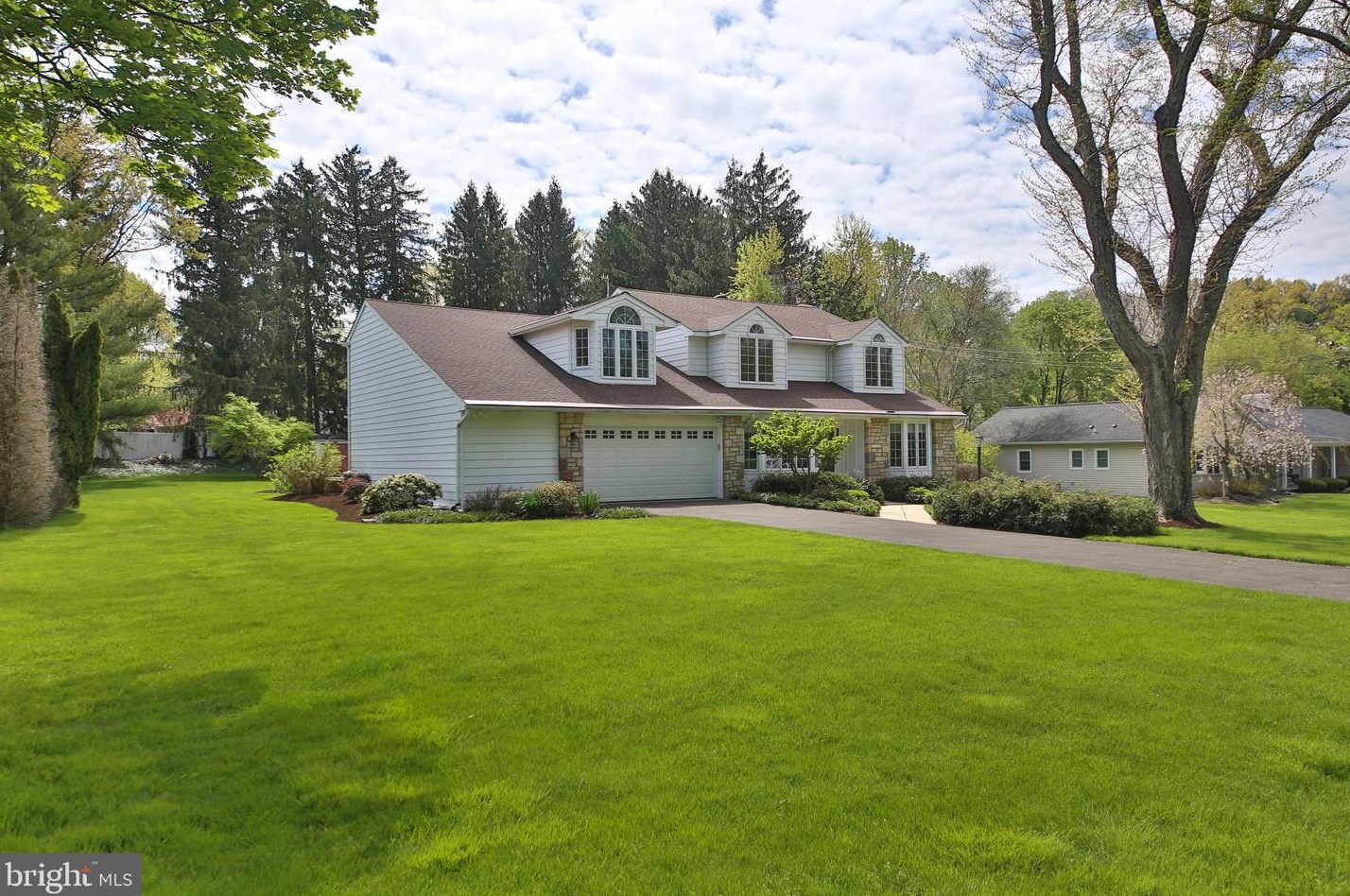 25 Townview Dr, Gardenville, PA