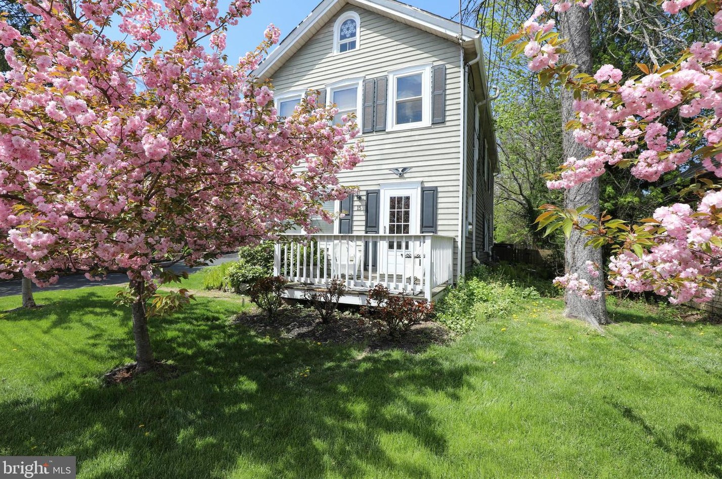 15 Butler Ave, Gardenville, PA