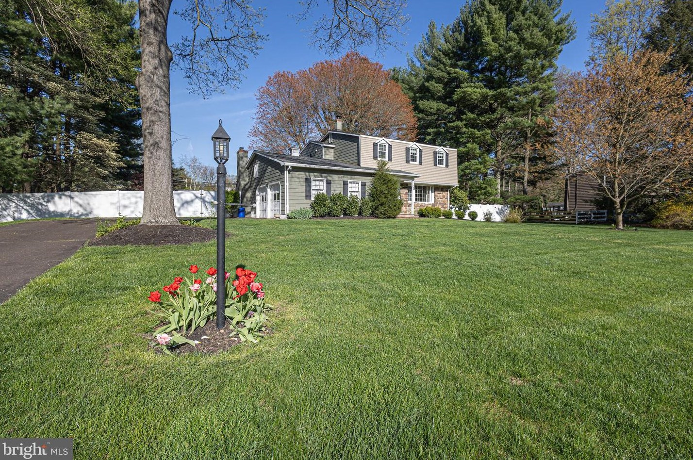 12 Milyko Dr, Washington Crossing, PA 18977-1040