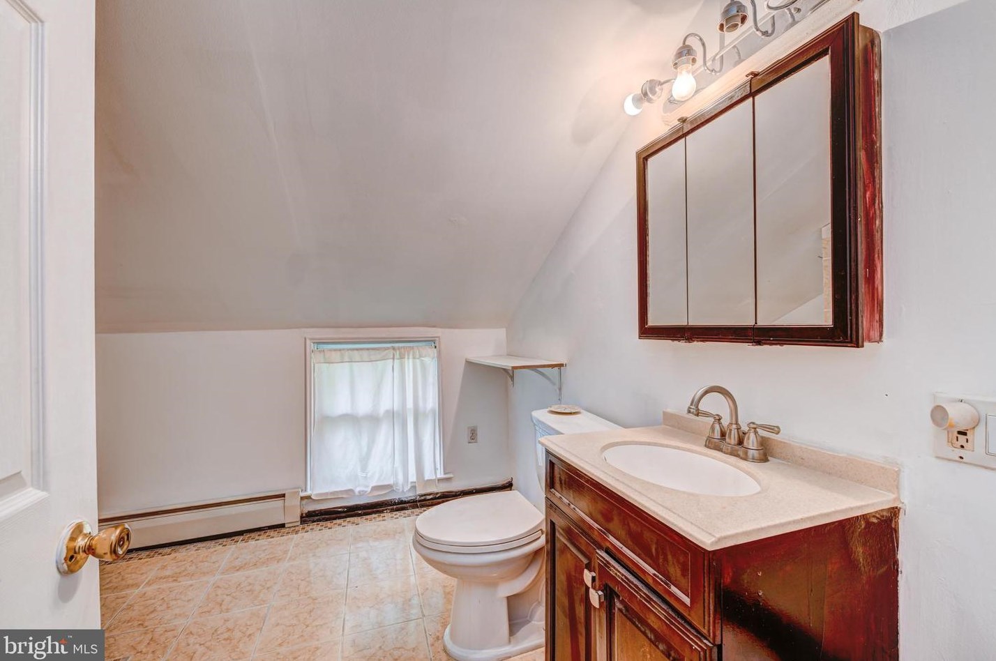 42 Roundwood Ln, Levittown PA 19055-1428 exterior