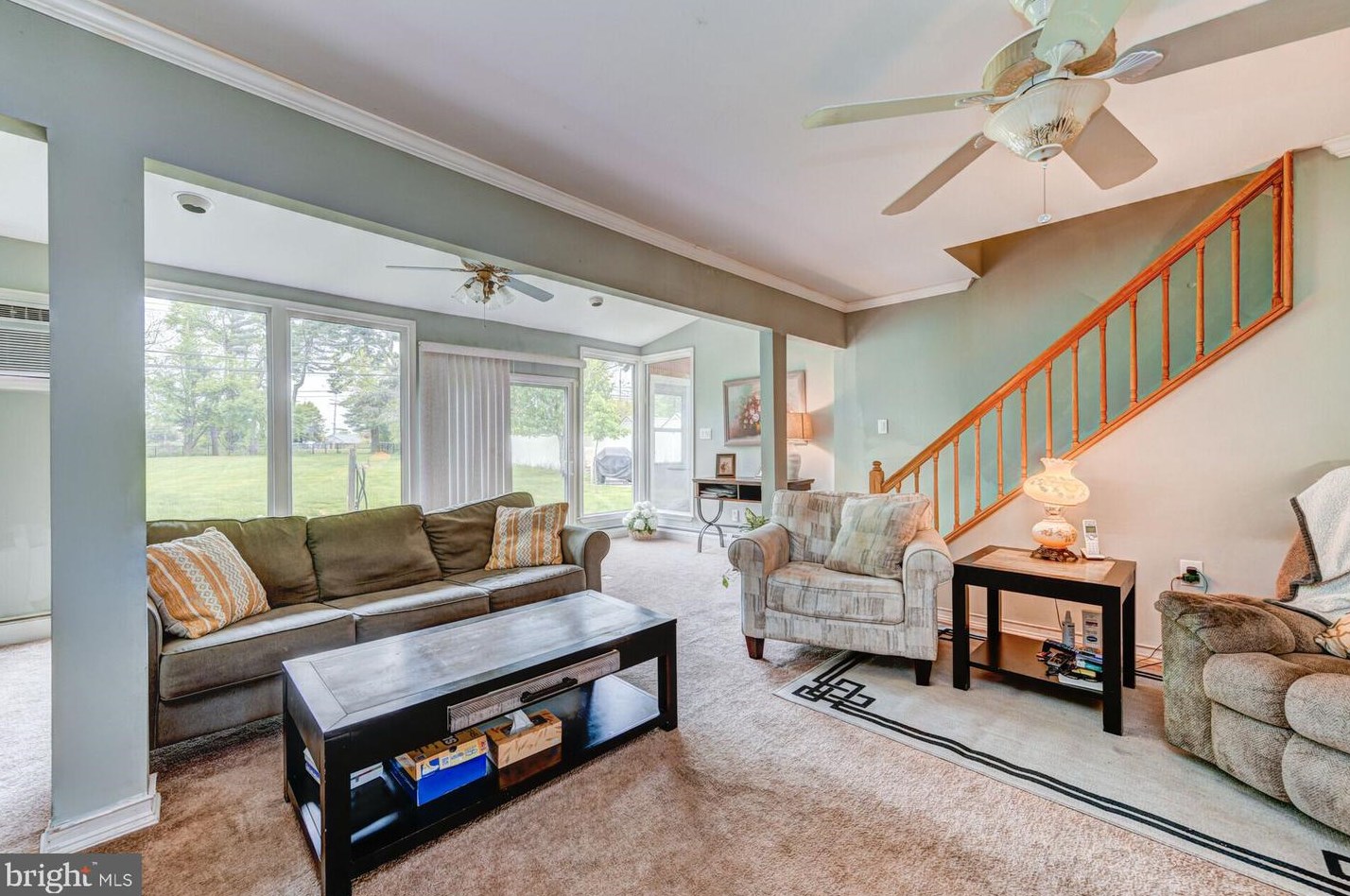 42 Roundwood Ln, Levittown PA 19055-1428 exterior