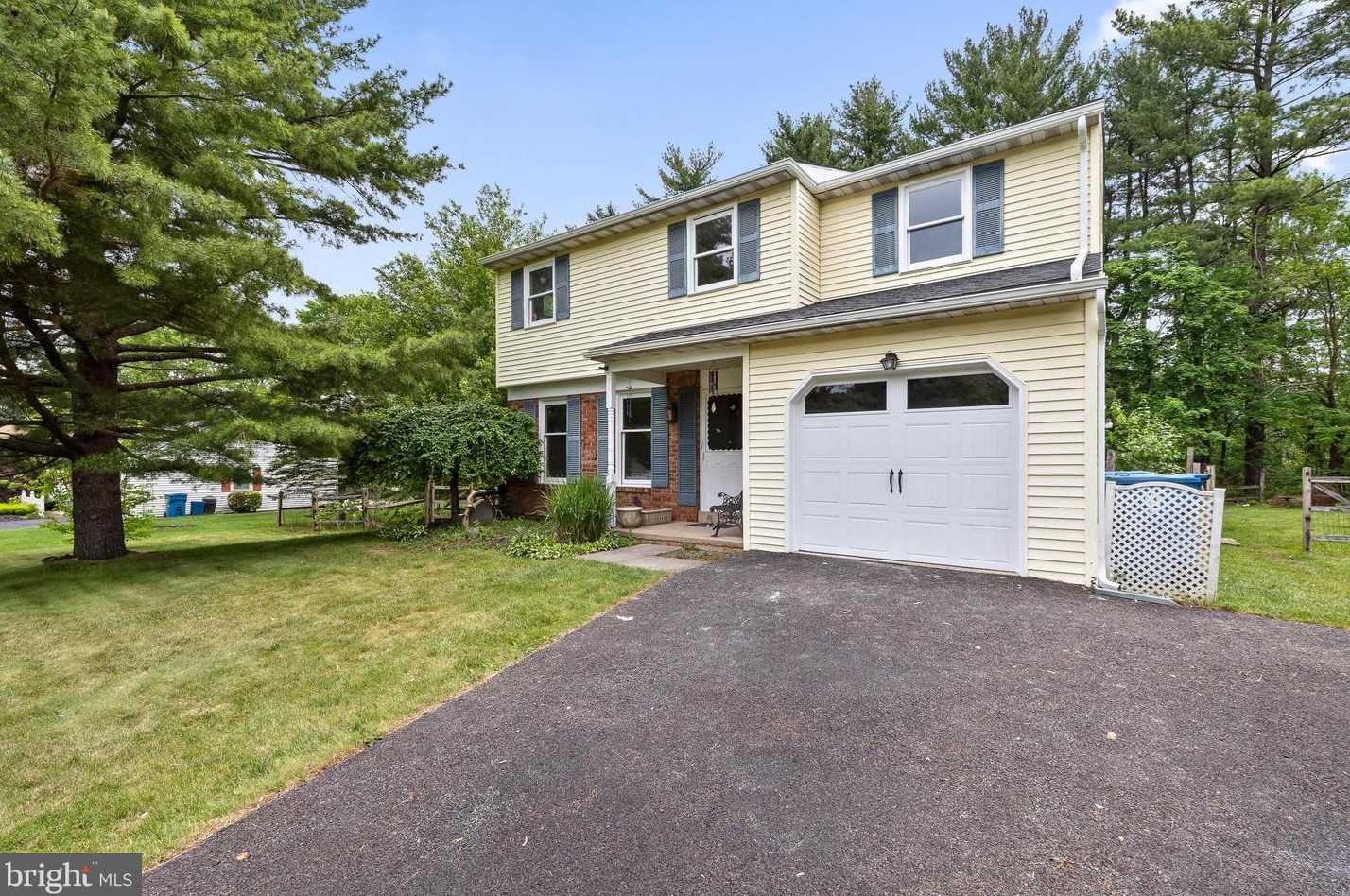 119 Lawndale Ave, Sellersville, PA 18960