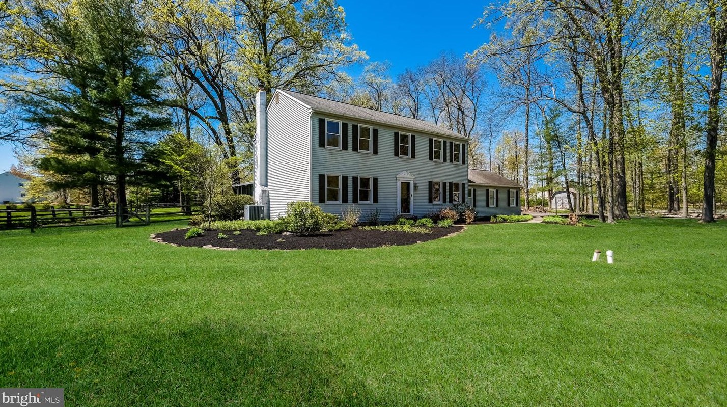 5630 Longchamps Cir, Pipersville, PA 18947-1134