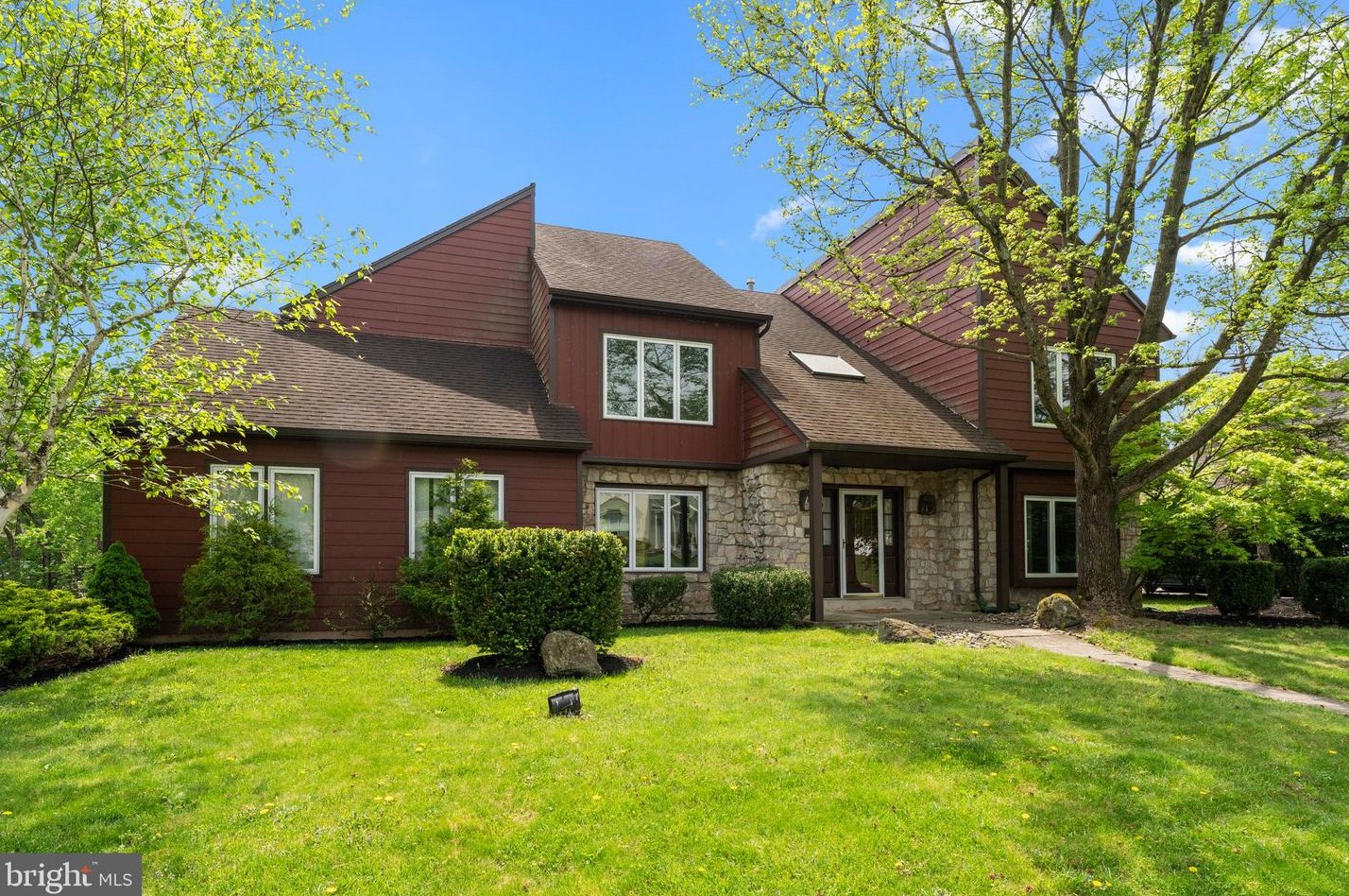 208 Nicklaus Dr, Gardenville, PA