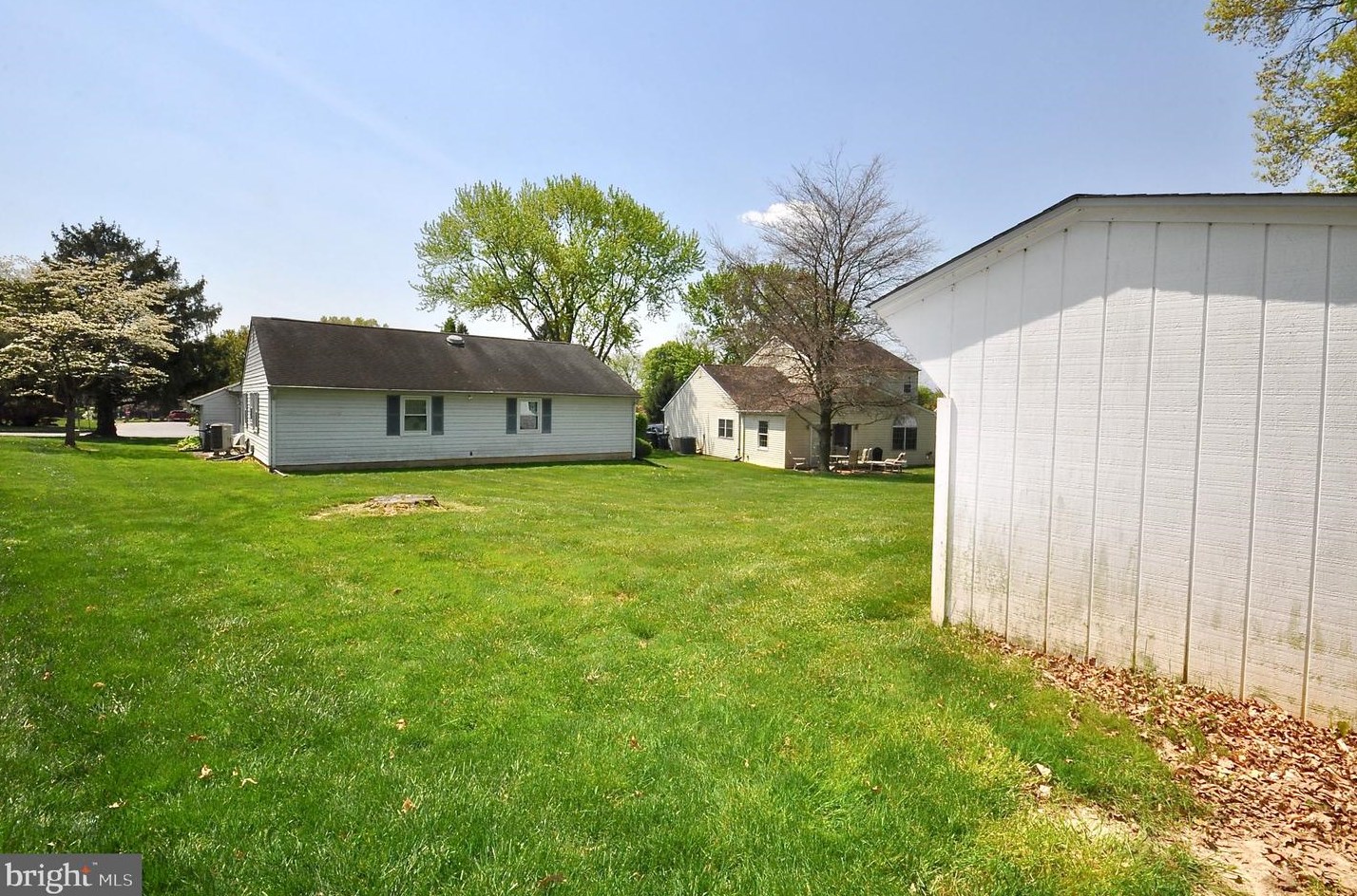 91 Lark Dr, Southampton PA  18966-1969 exterior