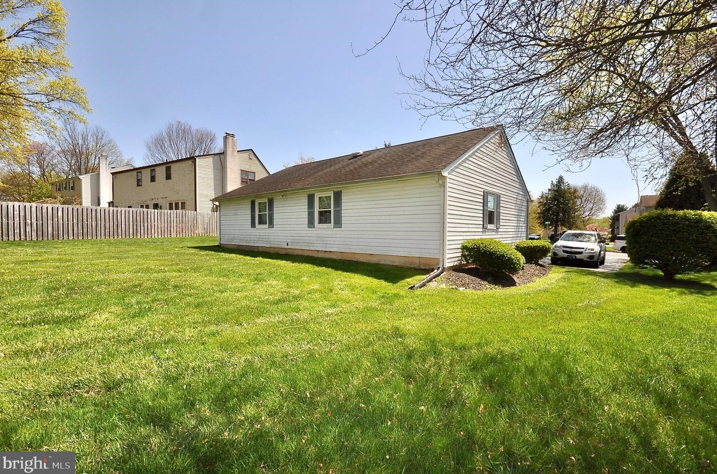 91 Lark Dr, Southampton PA  18966-1969 exterior