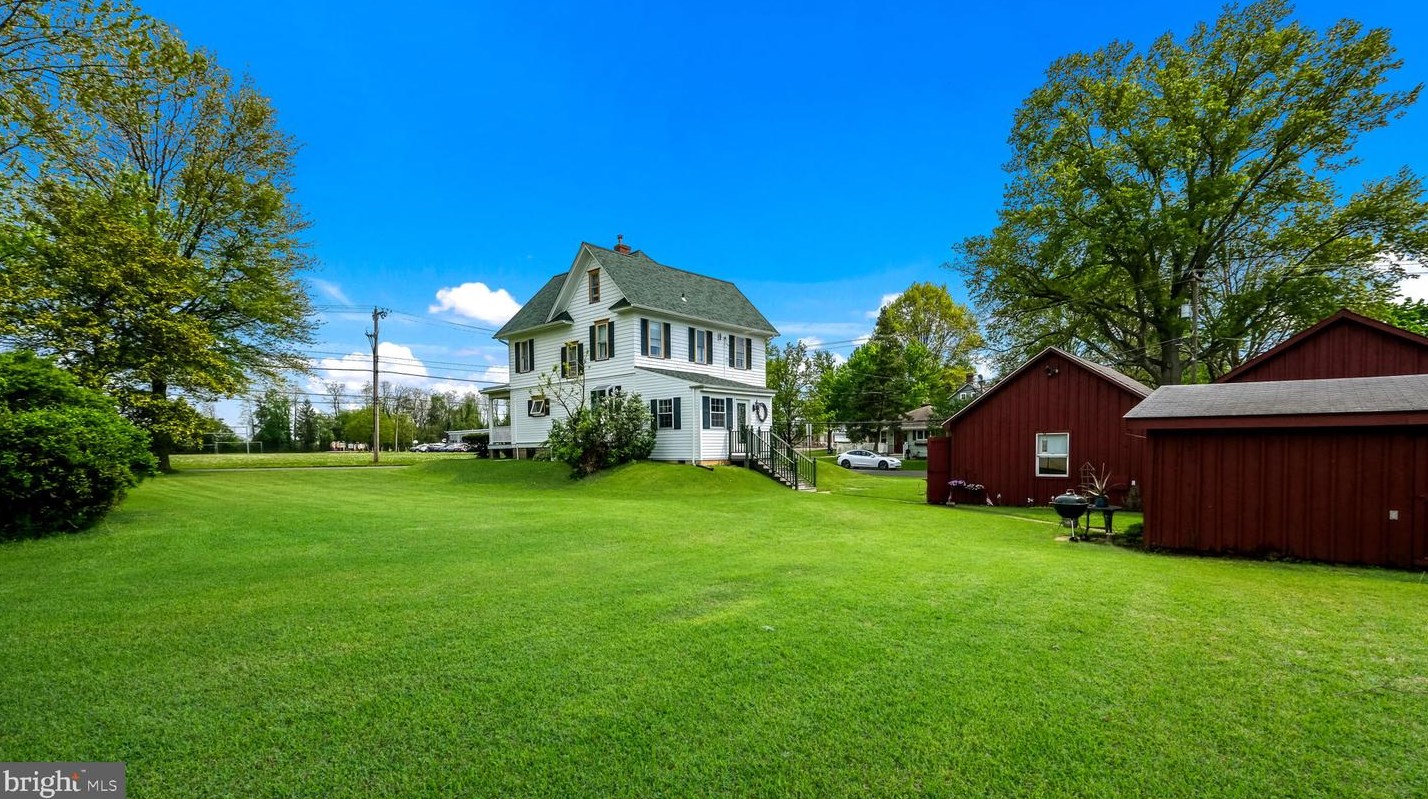 255 Yardley Ave, Levittown PA 19054-1119 exterior