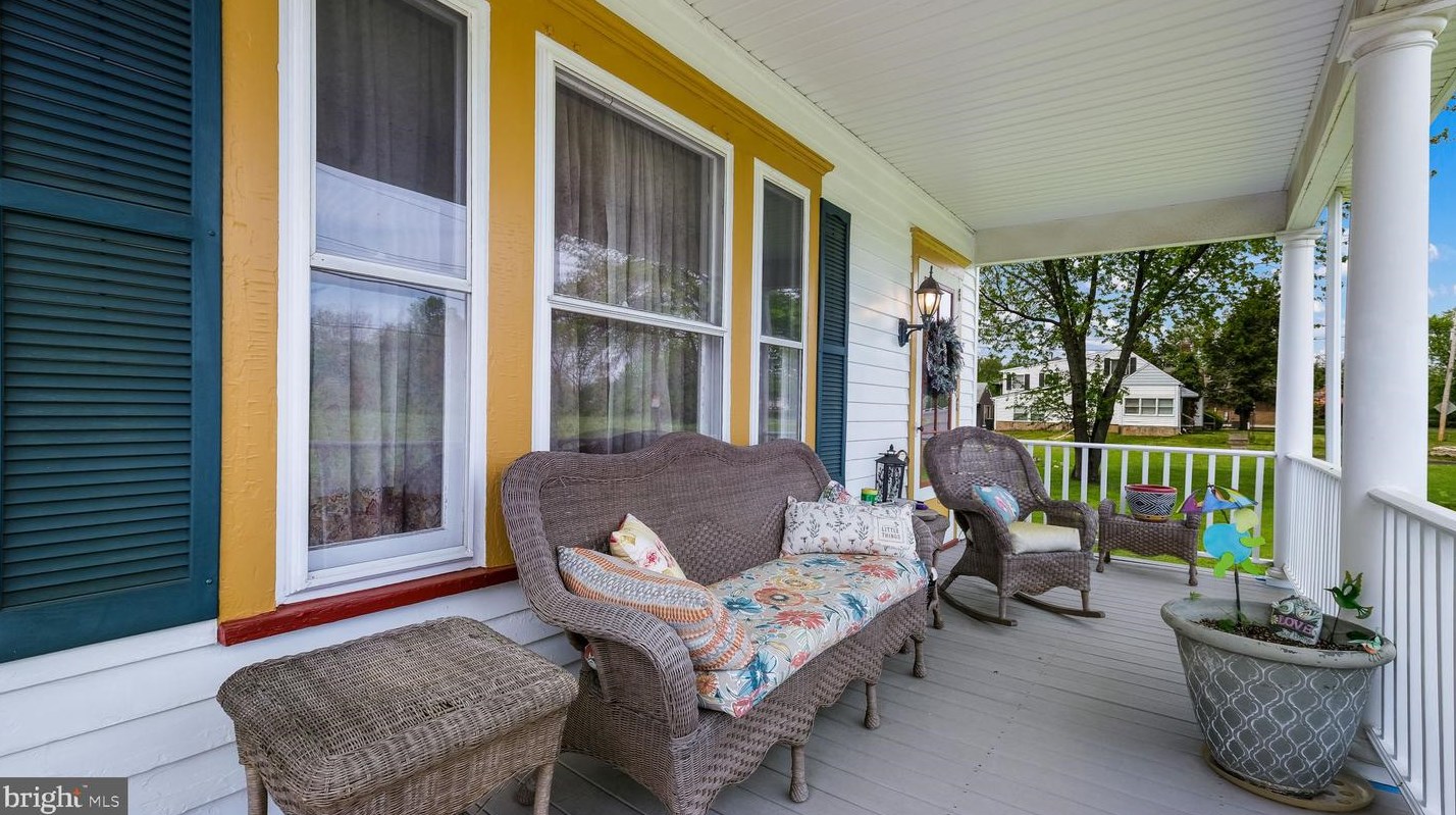 255 Yardley Ave, Levittown PA 19054-1119 exterior