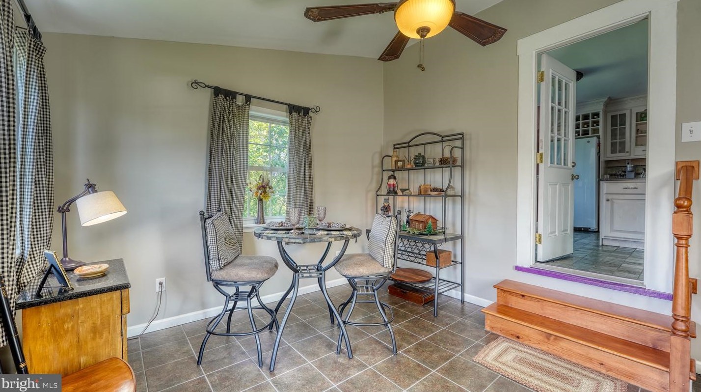 255 Yardley Ave, Levittown PA 19054-1119 exterior