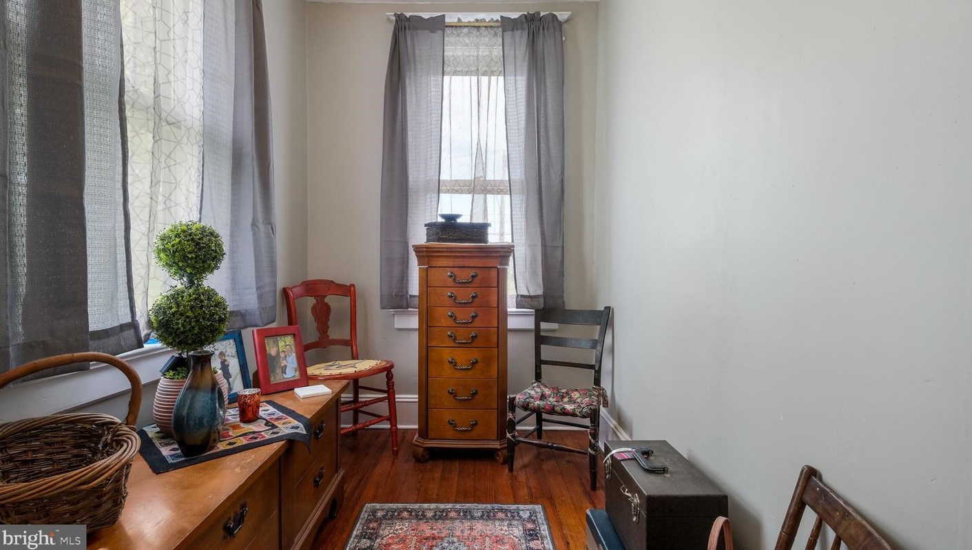 255 Yardley Ave, Levittown PA 19054-1119 exterior