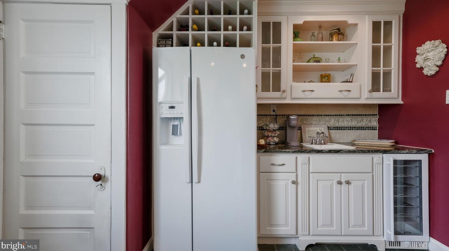 255 Yardley Ave, Levittown PA 19054-1119 exterior