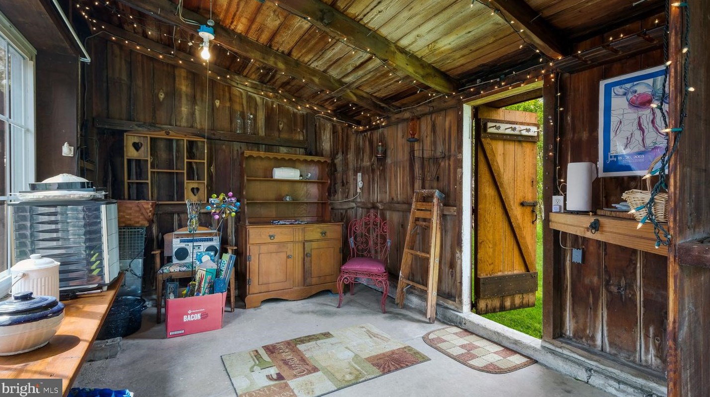 255 Yardley Ave, Levittown PA 19054-1119 exterior