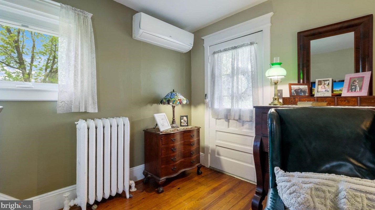 255 Yardley Ave, Levittown PA 19054-1119 exterior