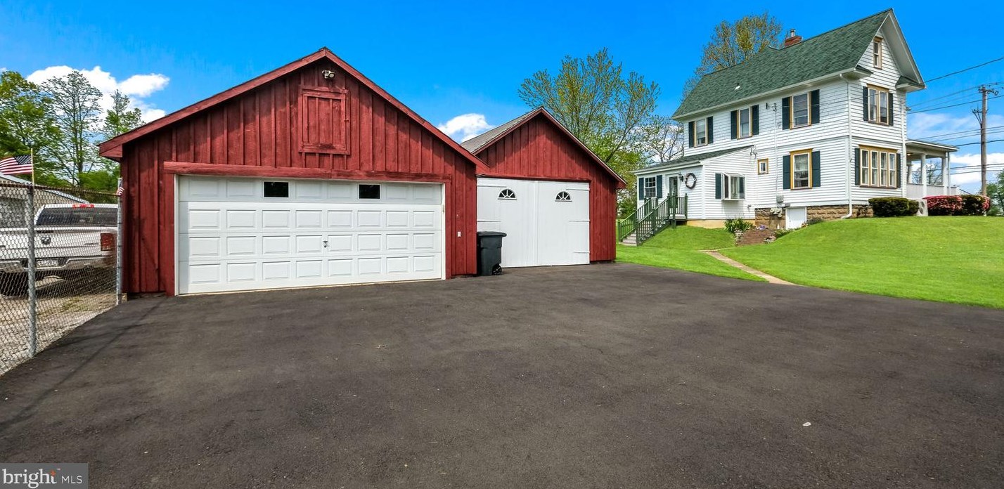 255 Yardley Ave, Levittown PA 19054-1119 exterior