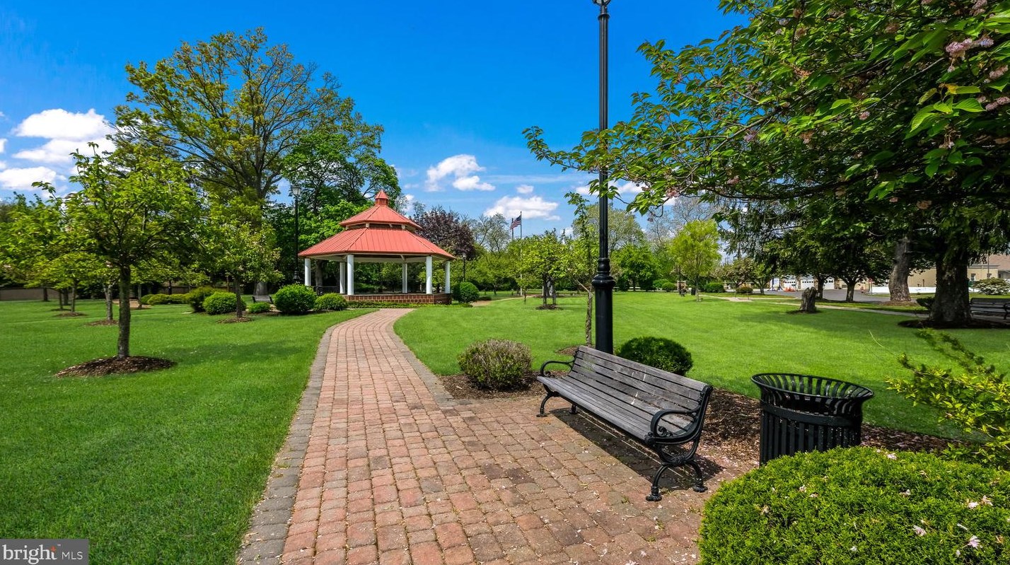 255 Yardley Ave, Levittown PA 19054-1119 exterior