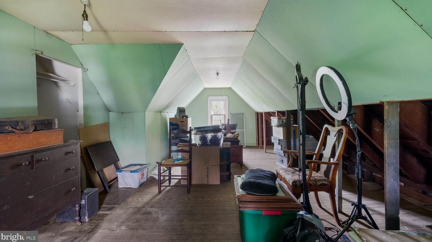 255 Yardley Ave, Levittown PA 19054-1119 exterior