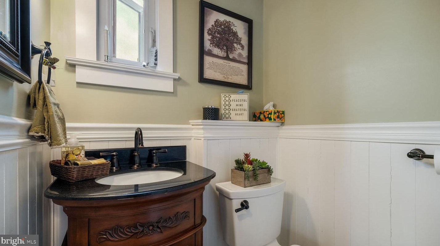 255 Yardley Ave, Levittown PA 19054-1119 exterior