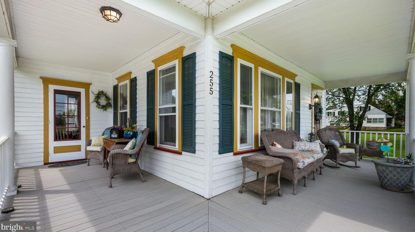 255 Yardley Ave, Levittown PA 19054-1119 exterior