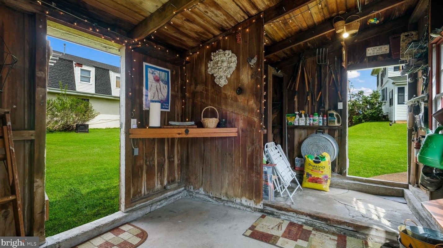 255 Yardley Ave, Levittown PA 19054-1119 exterior