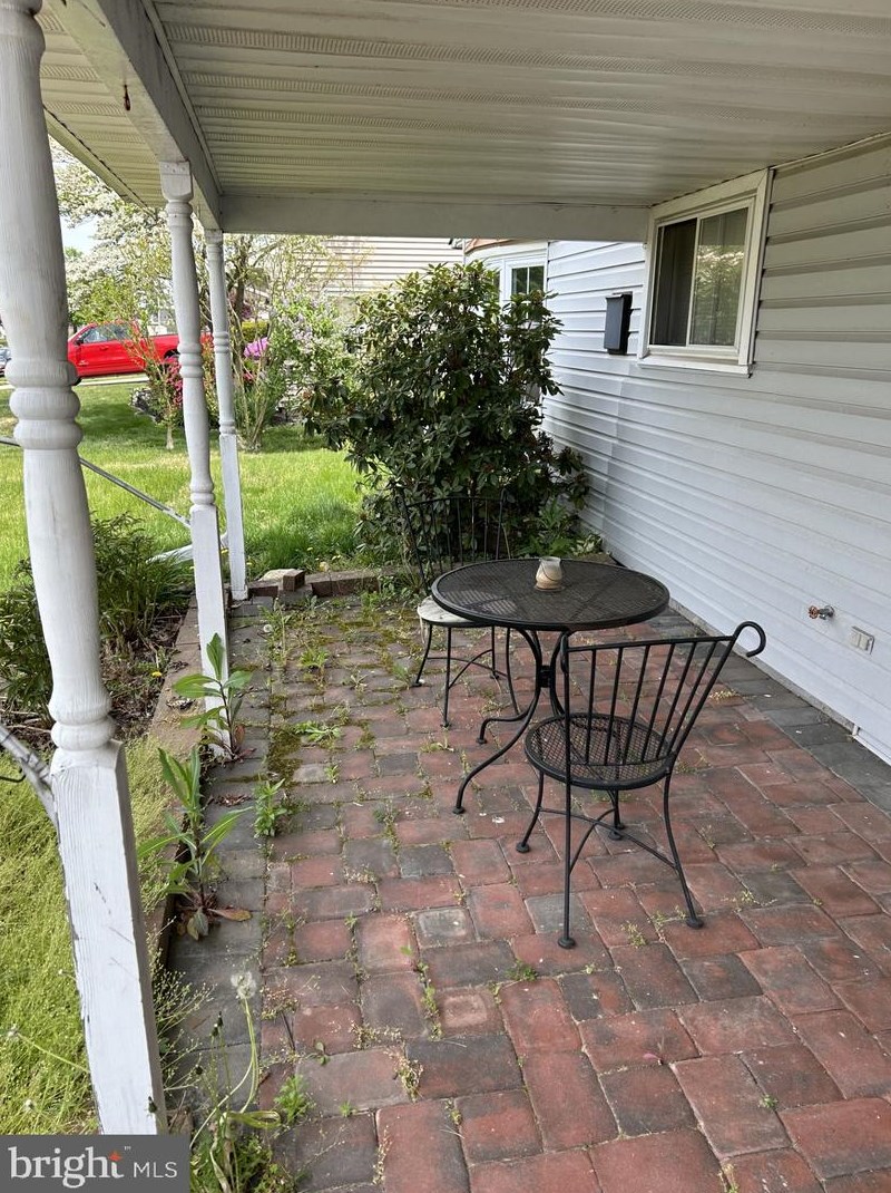 113 Stonybrook Dr, Levittown, PA 19055-2207