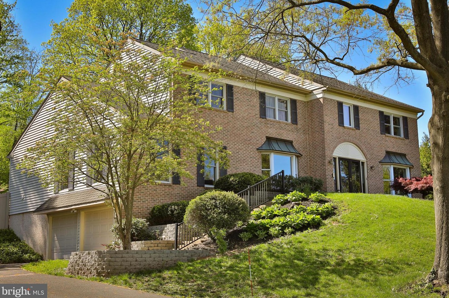 2093 Country Club Dr, Gardenville, PA