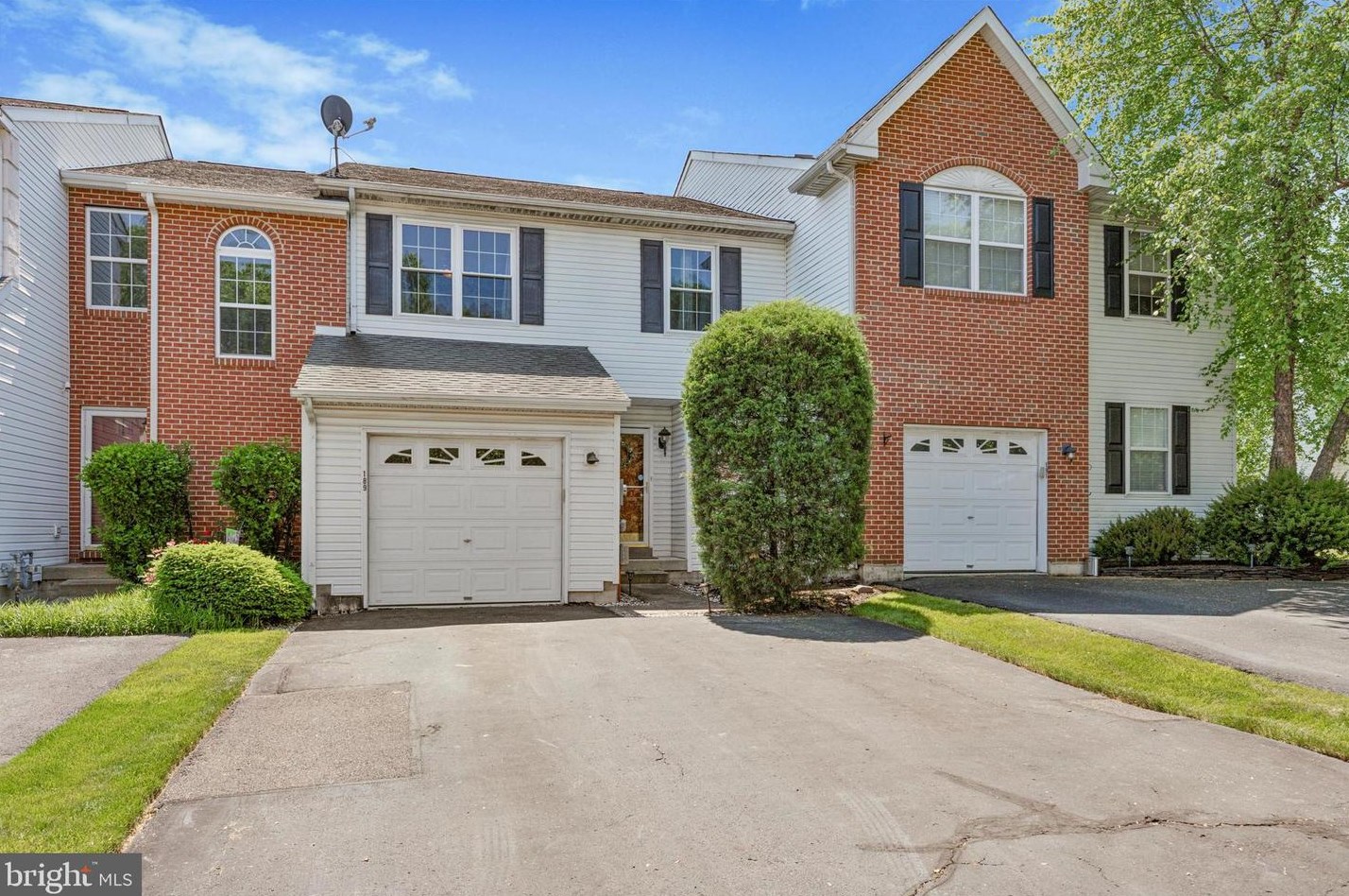 189 Hampshire Dr, Sellersville, PA 18960-2872