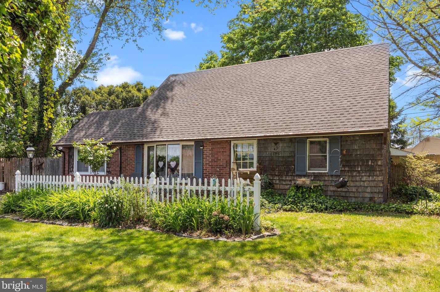 47 Cobalt Ridge Dr, Levittown, PA 19057-1624