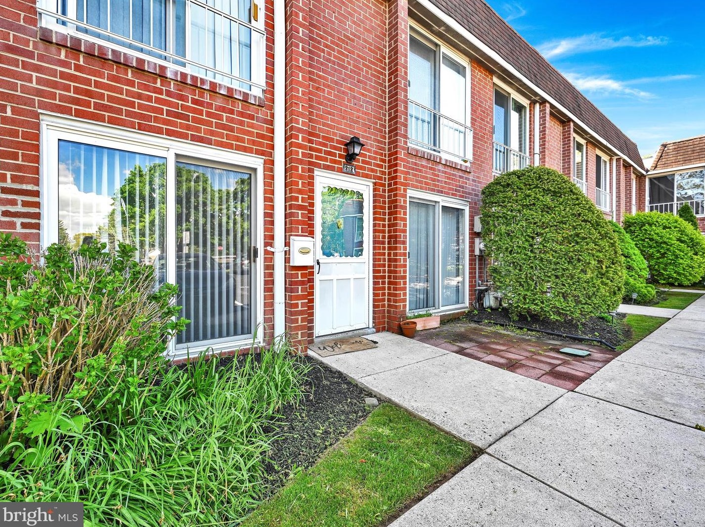 212 Saratoga Ct, Warminster, PA 18974