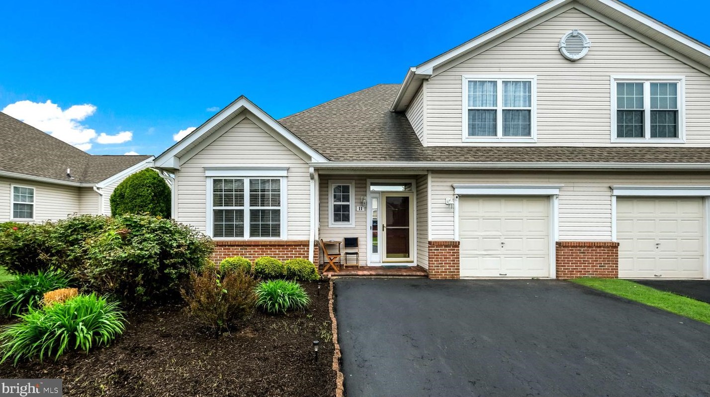 11 Lady Slipper Ln, Langhorne, PA 19047