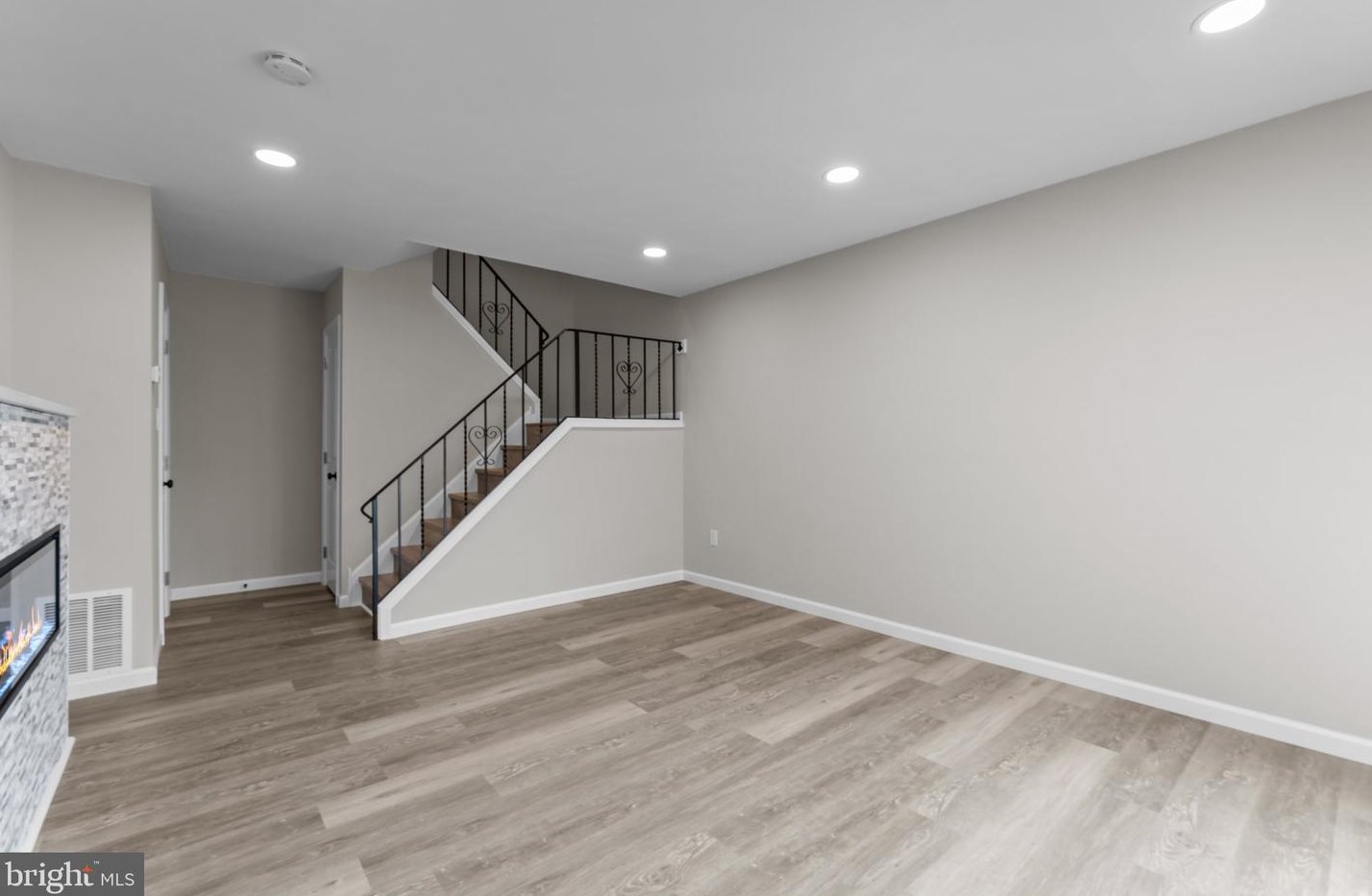 207 Saratoga Ct, Warminster PA  18974-2091 exterior