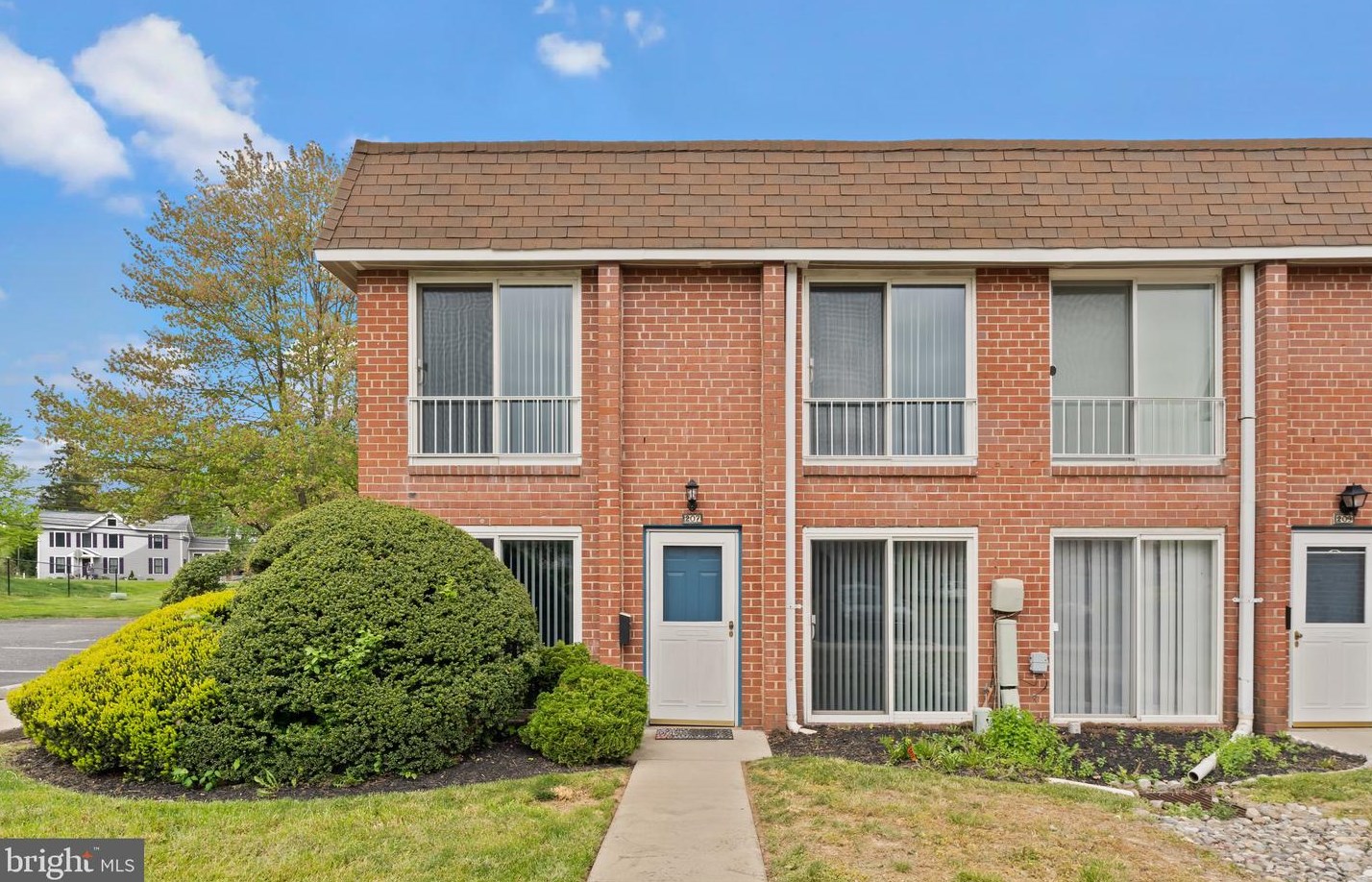 207 Saratoga Ct, Warminster PA  18974-2091 exterior