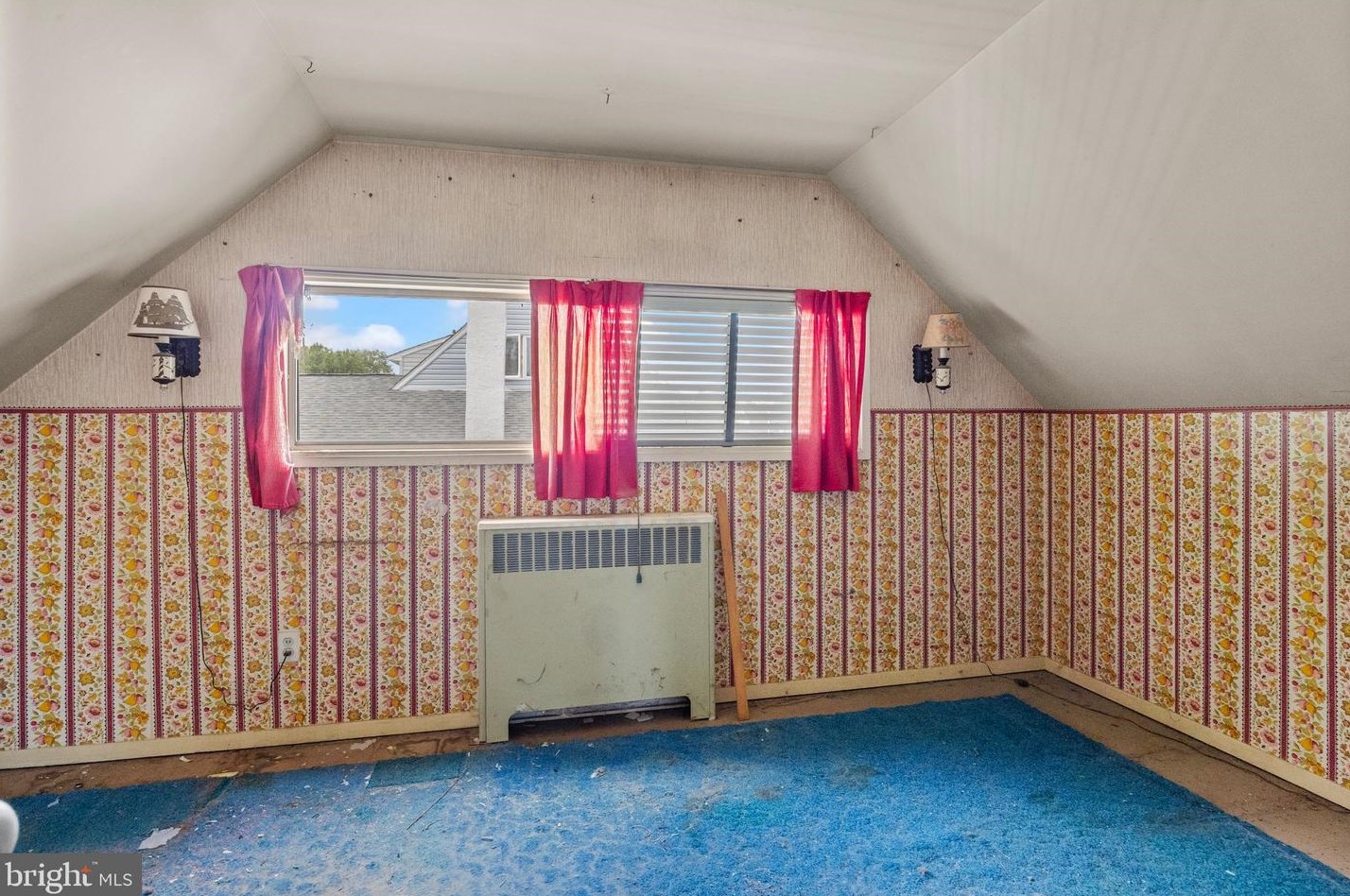 42 Crown Rd, Levittown PA  19057-1729 exterior