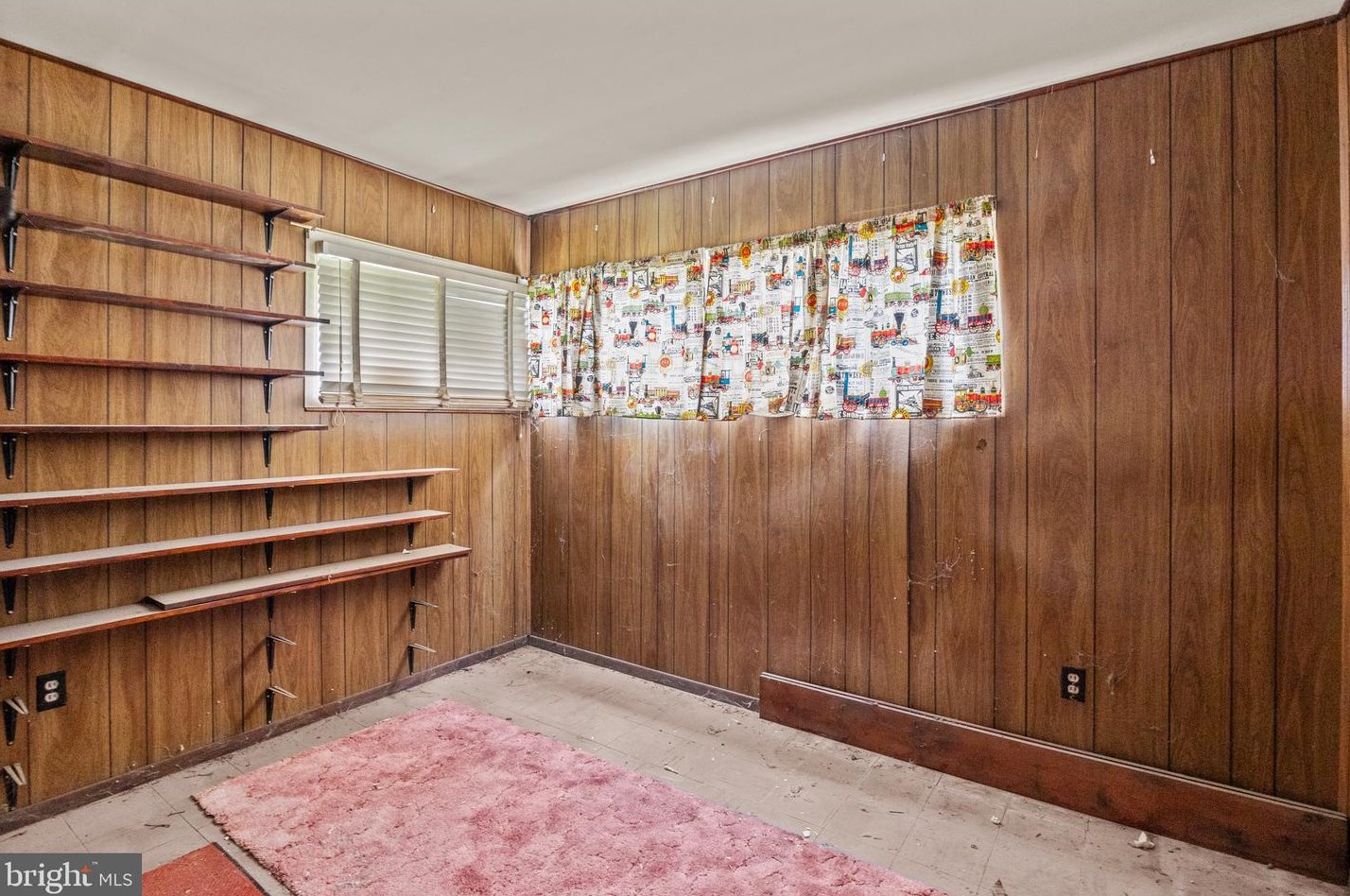 42 Crown Rd, Levittown PA  19057-1729 exterior