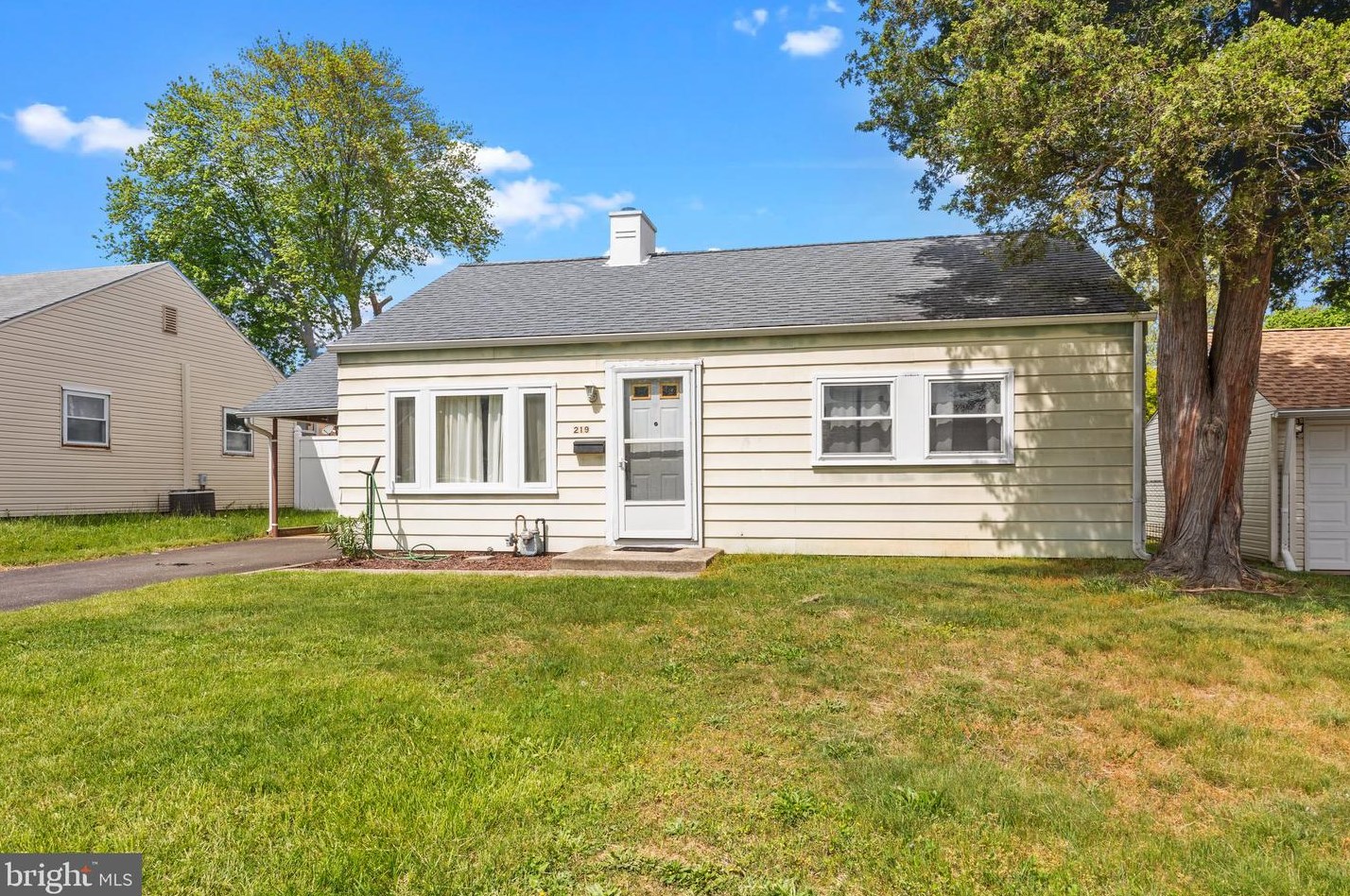 219 Doone Rd, Fairless Hills, PA 19030-2226